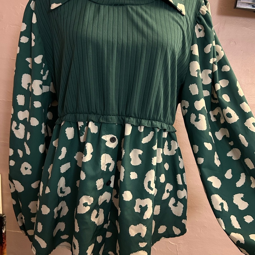 Green Patterned Women's Top - Picture 1 of 2